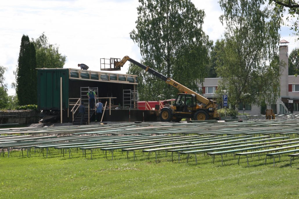 Juhlan rakennustyöt etenevät vauhdikkaasti, kun on kunnon välineet!